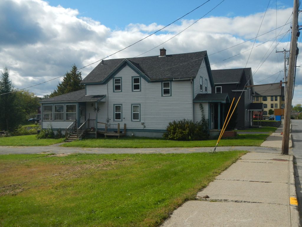 11 Lake St, Lincoln, Maine 04457, 4 Bedrooms Bedrooms, 11 Rooms Rooms,1 BathroomBathrooms,Waterfront Camp/House,Active,Lake,1000