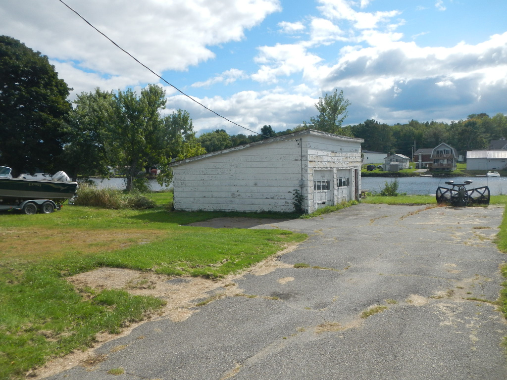 11 Lake St, Lincoln, Maine 04457, 4 Bedrooms Bedrooms, 11 Rooms Rooms,1 BathroomBathrooms,Waterfront Camp/House,Active,Lake,1000